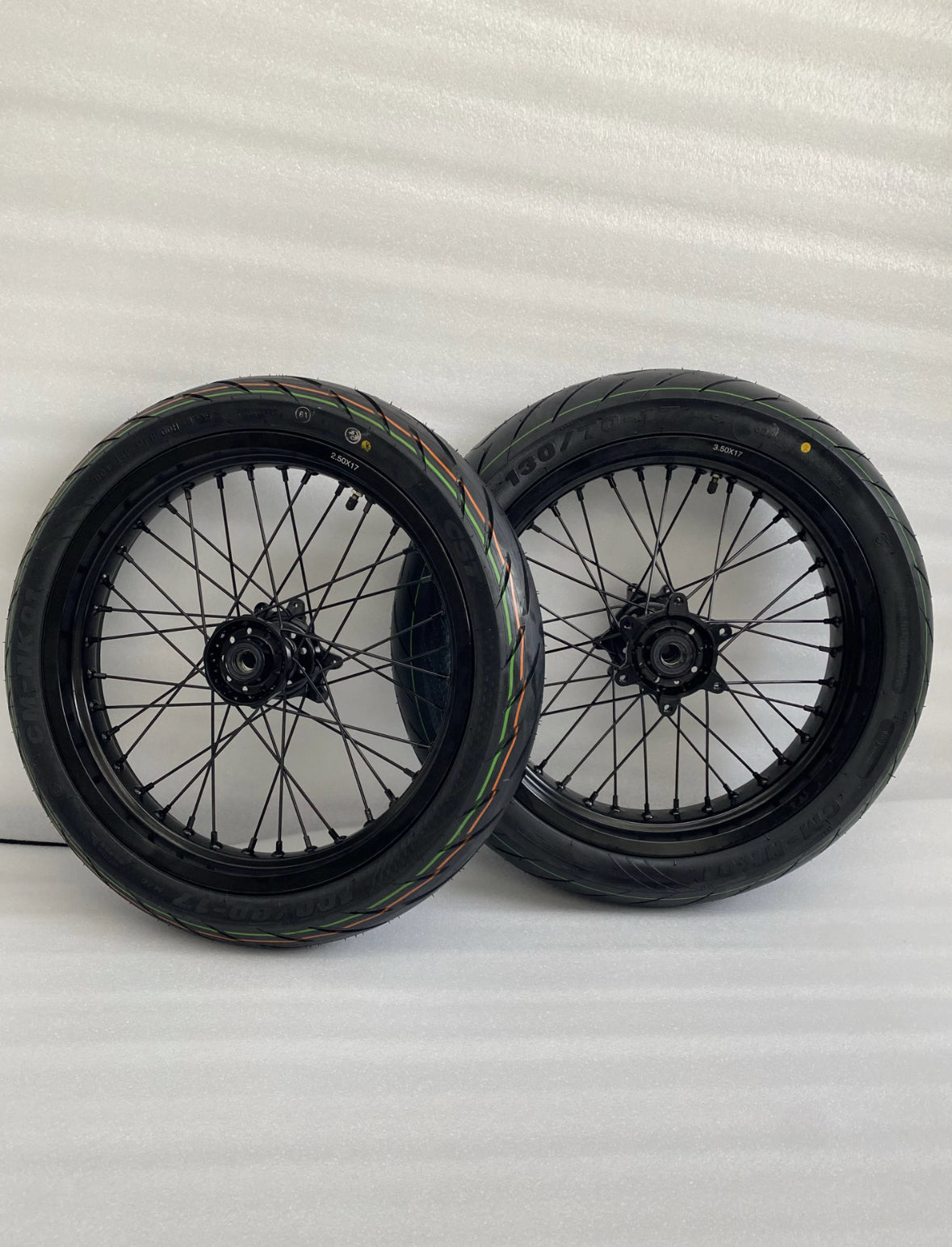 Surron ultra bee supermotos